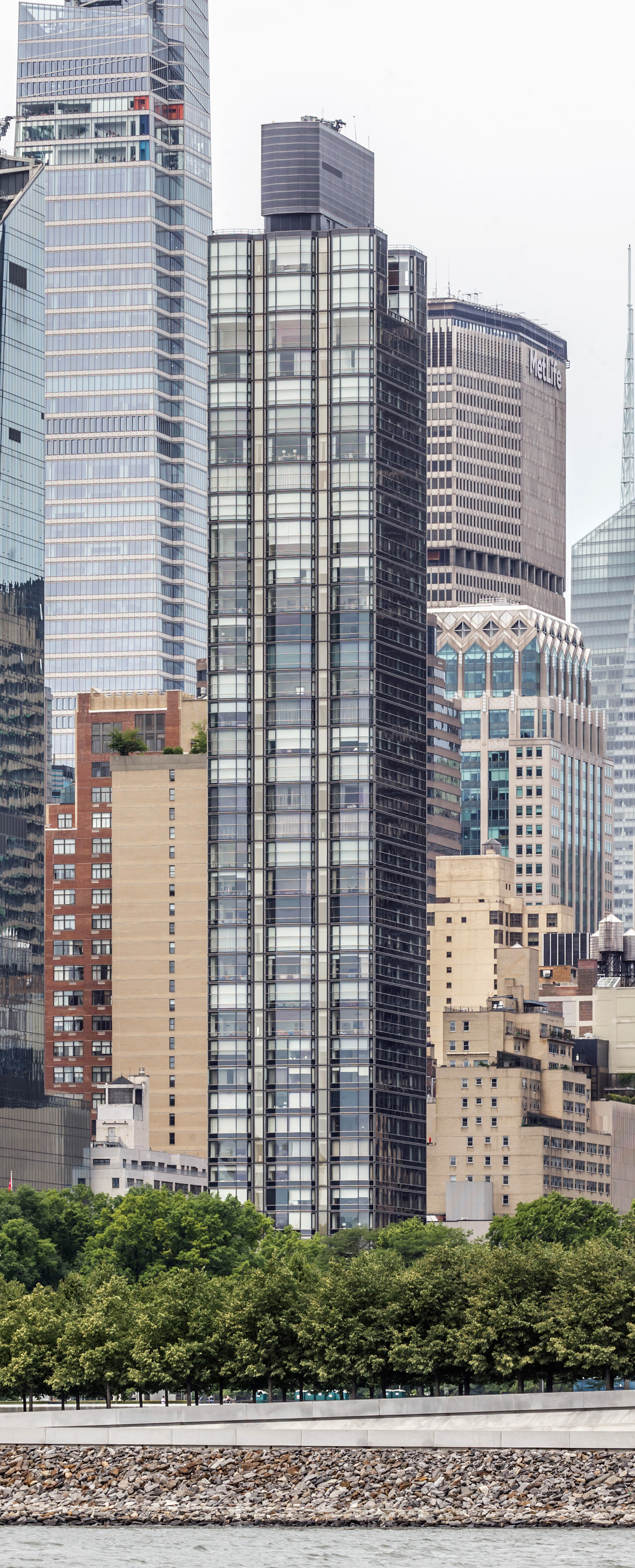 50 United Nations Plaza, New York City - View from Queens. © Mathias Beinling
